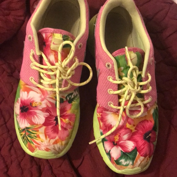 Custom floral Roshe Runs - Picture 1 of 2